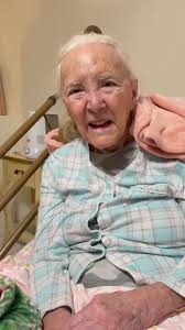 This is amazing. 🥹 Someone recently snapped this photo of a Florida mom  who's name is Maureen Fields showing up at a football game to watch her  boys play and daughter cheer.