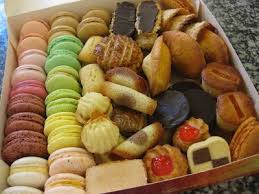 Petits Fours Secs Sec Meaning Dry Include A Variety Of Small Desserts Such As Special Dainty Biscuits Baked Meringues Ma Cuisine Mignardise Petits Fours