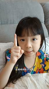 Mia 一直都很喜欢抱抱 Mavis 妹妹, 你俩要一直的相亲相爱呀, Winnie Chan , Mia Ban, #lovelewin1111  #lovelewinfamily #miaban #mavisban #newborn #newbornbaby #newbornangel  #babygirl #心肝寶貝❤️