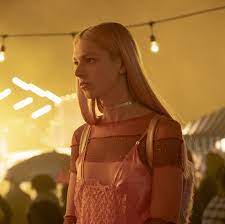 This is right after his dad says do you wanna keep fighting which in my mind is almost like a trigger to nate and is why he starts to get so. Jules Big Nate Twist In Euphoria Episode 4 Explained