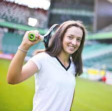 Iga świątek w bardzo wyważonym stylu oceniła na konferencji wygrany pojedynek z fioną ferro i czekające ją w czwartej rundzie starcie z simoną halep. Iga Swiatek Chcialabym Osiagnac Takie Sukcesy Jak Radwanska A Moze Nawet Wieksze Rozmowa Warszawa Nasze Miasto