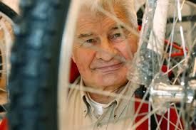 From wikipedia, the free encyclopedia. Guy Roux Et Raymond Poulidor Se Connaissaient Depuis Leurs 20 Ans Sa Sympathie Etait Naturelle Auxerre 89000