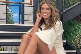 Andrea escalona detalló que dos semanas antes de hablar con la médium soñó con su mamá, quien le mostró a su hija. Andrea Escalona Conductora Del Programa Hoy Da Positivo A Covid 19 En Vivo Mx