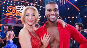 Sie konnten in dieser staffel sogar schon einmal die volle punktzahl kathrin menzingers freund max wurden den fans erstmals im dezember 2019 vorgestellt. Kathrin Menzinger Das Ist Der Sexy Freund Des Let S Dance Stars Intouch