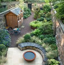 34 Lovely Tropical Garden Design Ideas Unique Garden Decor Narrow Garden Garden Design Layout