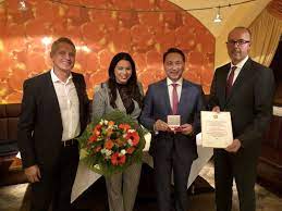 Neuer höchstwert an intensivpatienten in wien. Goldenes Ehrenzeichen Fur Lh Stv Manfred Haimbuchner Gbv Aktuell