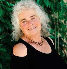 Leanna Wolfe's Instagram, Twitter & Facebook