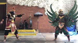 Properti yang digunakan dalam pertunjukan tarian ini pun beraneka ragam dan terkadang terdapat perbedaan. Bali Puja Tour Sukawati Destimap Destinations On Map