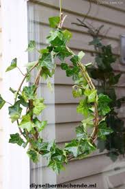 Deko Ideen Mit Efeu Schnell Und Einfach Fur Fenster Laube Und Haus Diy Selbst Diyundselbermachen Einfach Fenster Herbst Winter Efeu Kranz Ideen