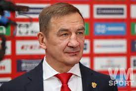 В 2019 году в сборной собрались более сильные хоккеисты. Valerij Bragin Glavnyj Trener Sbornoj Rossii Po Hokkeyu S Shajboj V Mire Sporta
