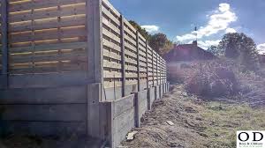 Cloture Avec Mur De Soutenement En 2020 Mur De Soutenement Soutenement Soubassement Beton