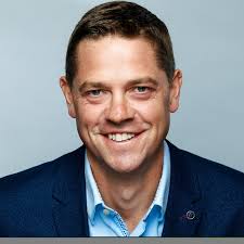 Andrew Collis's Instagram, Twitter & Facebook