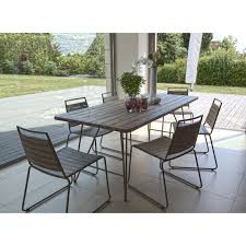 Sa table pliante a un plateau en verre trempé (5mm d'épaisseur), teinté blanc, avec un trou de parasol. Salon De Jardin Table 6 Chaises Empilables En Bois Teck Acier