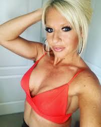 Hair up or hair down? 👱🏻‍♀️💁🏼‍♀️ . Saturday night outfit but I was a  lot more covered up watching @imaginedragons at @stadium.mk 😂😂 Then it  was off to @blossomroom_mk to meet @thelizeditorial