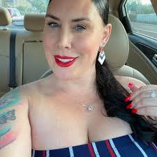 Andrea Faust's Instagram, Twitter & Facebook