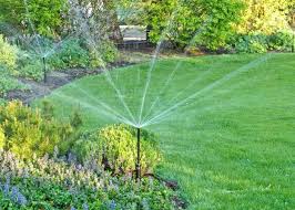 Komfortabel Und Kostensparend Eine Automatische Bewasserung Nimmt Dem Gartenbesitzer Nicht Nur Eine Lastige Aufgabe Ab So Gartenpflege Garten Haus Und Garten