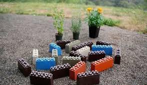 Ideas para añadir bloques de hormigon en el jardinera bloques ideas / <p>los muebles con palets son una alternativa ecológica, económica y. Jardineras Hechas Con Bloques De Plastico Al Estilo Lego