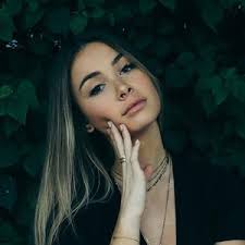 Dani and Lizzy biography