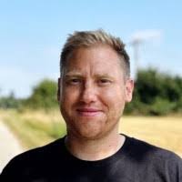 Joe Thomson's Instagram, Twitter & Facebook