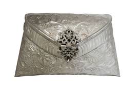 Descubre nuestra colección de bolsos plateado, promociones y novedades en color plateado todo el año en sarenza. Bolso Plata De Laton Labrado Online