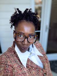 I'm back with another episode of Lazy Natural Korner🤣🤣🤣 Kenya just likes  to have texture, so I'm giving you my steps to a lazy puff. Wet hair with a  mister (check them