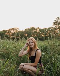 meet the bookstagrammer‼️‼️‼️‼️ hi guys, I'm Aurora :) many of you know me  as Amelia and that was a family/pseudonym but I want to start going by  Aurora because that's my legal