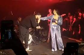 Streetwise english r&b artist whose 2016 breakthrough blue lights led to a top five u.k. Watch Drake Join Jorja Smith To Perform Get It Together In Toronto