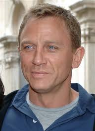 Hah! I am not the only one who thinks Daniel Craig is too fugly to be the  new James Bood.