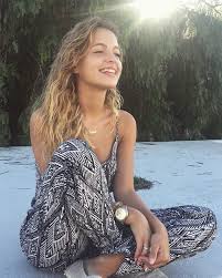 Atriz de 'terra brava' esteve numa praia deserta e partilhou o momento com os seguidores. Picture Of Bruna Quintas