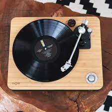 Many modern bands have begun to release their albums in vinyl format alongside cds leading to a recent upsurge in the popularity or vintage record players and turntables. Best Retro Turntables 2021 Vintage Inspired Record Players Suitcase Rolling Stone