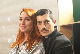 Το βράδυ της δευτέρας πραγματοποιήθηκαν η απονομή του βραβείου «δημήτρης χορν» στο θέατρο χορν στο κέντρο της αθήνας. Ert1 Sta Tragoydia Leme Nai Rebegion Prwtoxronias Me Kwsta Makedona Kai Katerina Koyka 31 12 2019 Grafeio Typoy Ert