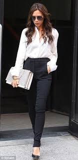 Get the best deals on pants outfits to wear to a wedding and save up to 70% off at poshmark now! Welche Tasche Ist Perfekt Fur Kleine Frauen Viktoria Beckham Zeigt Es Ihnen Beck Wedding Guest Pants Wedding Guest Outfit Winter Wedding Guest Outfit