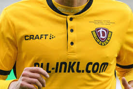 Dynamo hat das schönste trikot aller zweitligisten. Die Elb Clasico Trikot Auktion Zu Sg Dynamo Dresden Facebook