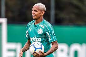 As últimas baixas foram os xarás danilo e danilo barbosa. Deyverson Relembra Titulo Brasileiro E Ensaia Volta Ao Palmeiras