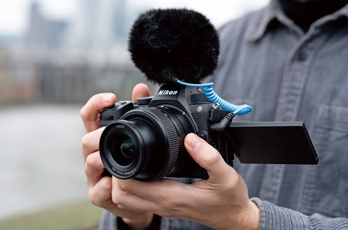 Ứng dụng Nikon Z5 trong việc quay chụp flatlay sản phẩm thương mại