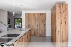 Esstisch eiche baumkante naturkante massiv industriedessign vollholz massivholz. Voit Schreinerei Planung Kuche On Twitter Eiche Rustikal Wieso Nicht Projekt Kuchenplanung Einfamilienhaus Neubau Umsetzung 2017 Materialien Beton Schichtstoff Anthrazit Eiche Altholz Entwurf Voit Bayern Fotograf Jonathan Sage