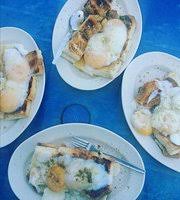 The chilli in the curry was undercooked, got me a stomachache. Roti Bakar Telur Goyang Picture Of Roti Canai Transfer Road Penang Island Tripadvisor
