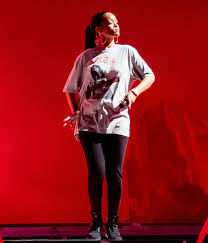 He further denounced the gossip by stating he has a girlfriend in his hometown of philadelphia. Rihanna Meek Mill New Music On The Way To Get Back At Drake Hollywood Life