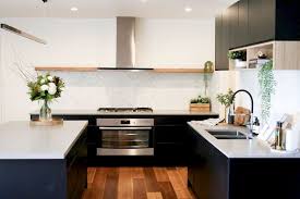 Black And Wood Kitchen Decor Minimalist Kitchens With Timeless Decoration Shairoom Com White Wood Kitchens Contemporary Kitchen White Kitchen Decor