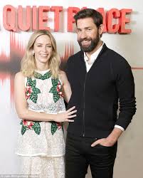 Rob has given emily blunt 169cm and based from photos with john krasinski i think it's logical to say chrissy teigen is also 169cm friedchicken said on 10/sep/20 a lot of evidence supporting 6'2 1/4 with chris pratt and ben affleck. Who Is John Krasinski A Quiet Place Director And Emily Blunt S Husband Revealed Daily Mail Online