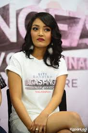 Lirik lagi syantik oleh siti badriah. Foto Main Sinetron Lagu Baru Siti Badriah Dijadikan Soundtrack Kapanlagi Com