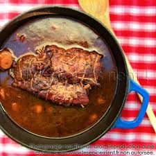 Si la cuisson du sanglier vous intéresse, sachez il faut savoir que la viande de sanglier est très pauvre en matière grasse, en cholestérol et en calories. Roti De Sanglier Fondant Mijote En Cocotte Marinade Aux Epices Les Epices Rient