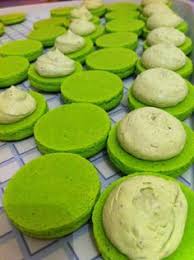 Macarons A La Pistache Ganache Montee Mes Gourmandises Fourrage Macaron Recette Macaron Garniture Macaron