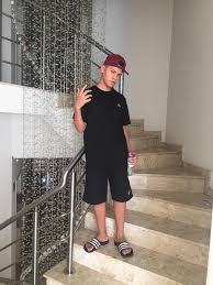 Veja mais ideias sobre vitinho, ferrari, fotos de mc. Mc Vitinho Ferrari Comenta Ai Familia Tchautchaubyebye Ta Vindo Video Clipe Oficial Facebook