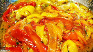 Freddi tagliati a rondelle sono un antipasto goloso! 477 Peperoni Alla Siciliana E La Fame Si Allontana Contorno Estivo Delizioso E Facile Youtube