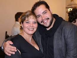 Vindo de uma família de artistas, tiago é filho da diretora de teatro e proprietária do teatro imprensa pertencente ao grupo silvio santos , cíntia abravanel , e neto do. As Filhas De Silvio Santos Cultura Mix