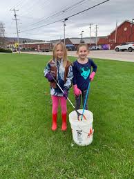 PHOTOS: Community members pitch in for Green Up Day