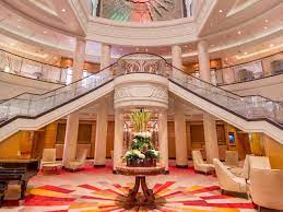 This is a short review of queen mary 2 after having completed four transatlantic crossings on her, with the most recent one being the december 8 to 15 2019 run from new. Queen Mary 2 Kreuzfahrten Mit Der Queen Mary 2 Online Buchen Bei Oceando De