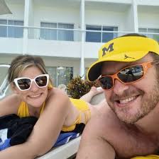 Good morning!! I'm a freshly 28yr old single mom and new to this, the  financial part is kicking me in the a$$. I dont have baby sitters to be  able to go