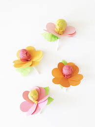 Cupcake liner flowers with lollipops. Lollipop Flowers Cakies Candy Crafts Lollipop Craft Crafts